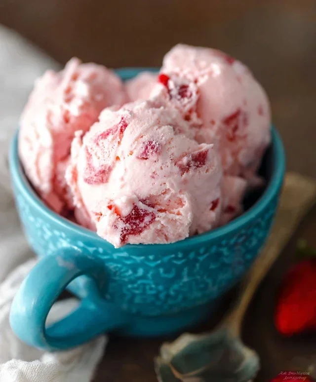 Homemade Strawberry Ice Cream